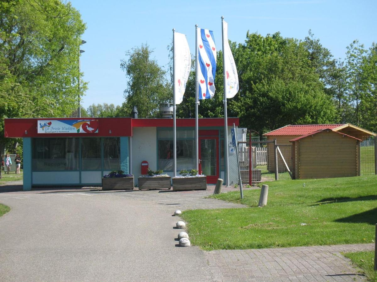 Tidy Chalet With A Microwave, Near The Wadden Sea Villa Tzummarum Esterno foto