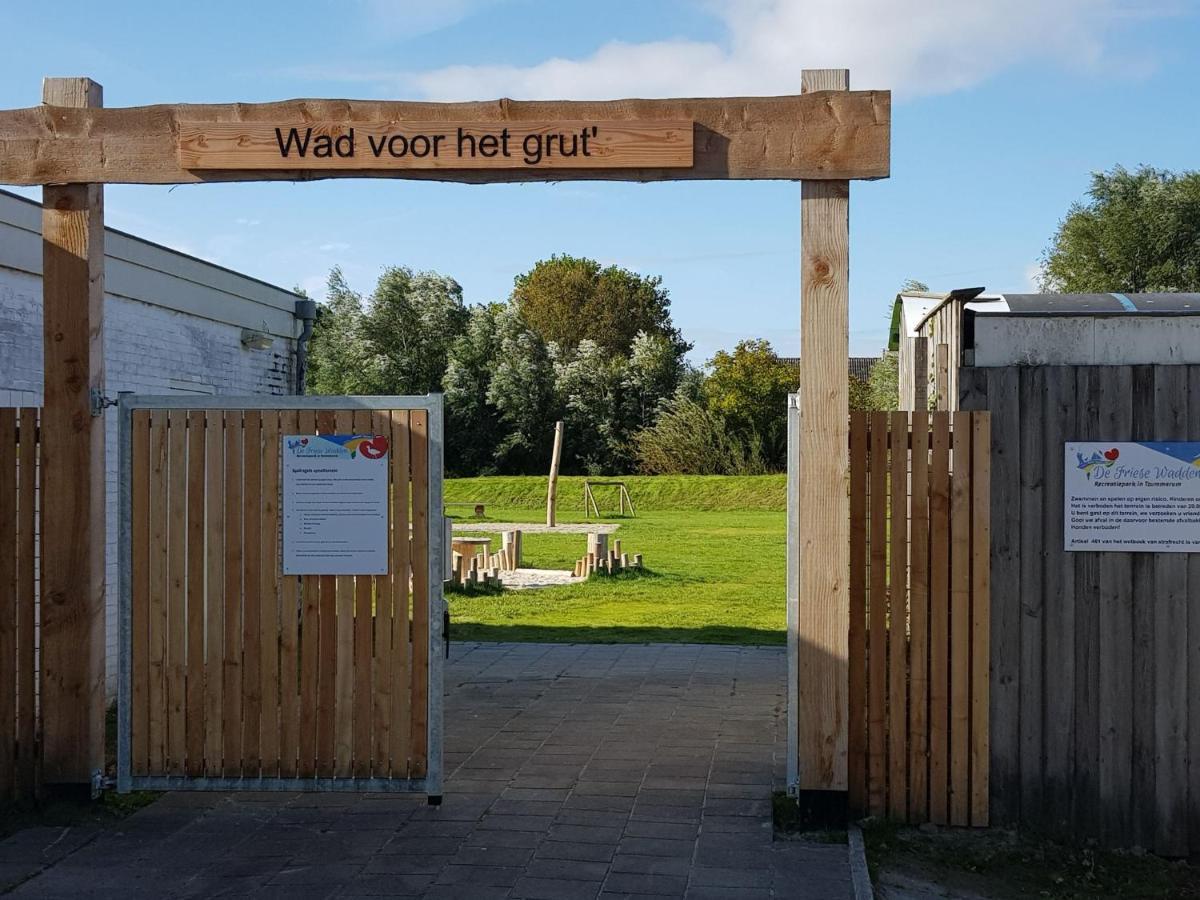 Tidy Chalet With A Microwave, Near The Wadden Sea Villa Tzummarum Esterno foto