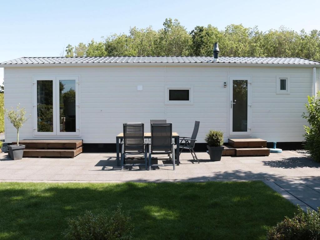 Tidy Chalet With A Microwave, Near The Wadden Sea Villa Tzummarum Esterno foto