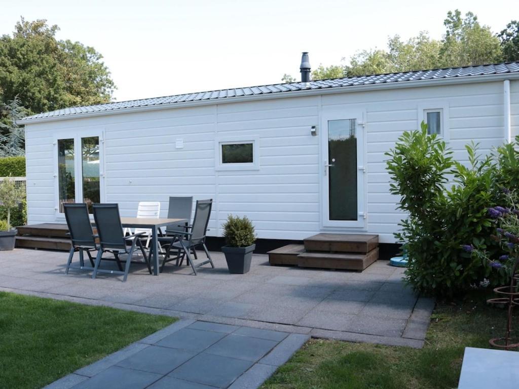 Tidy Chalet With A Microwave, Near The Wadden Sea Villa Tzummarum Esterno foto