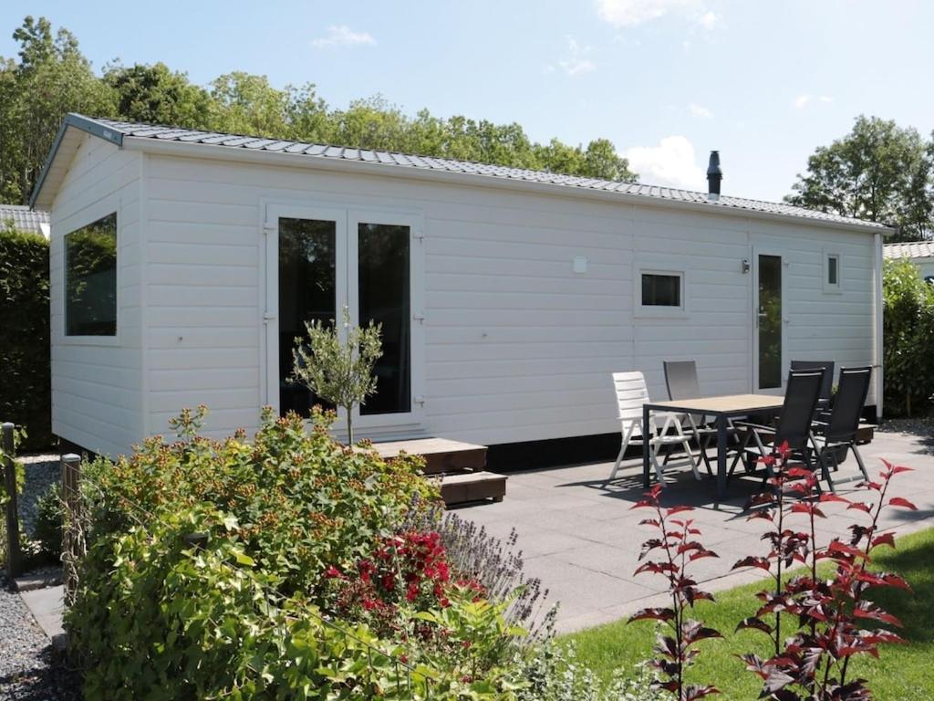 Tidy Chalet With A Microwave, Near The Wadden Sea Villa Tzummarum Esterno foto