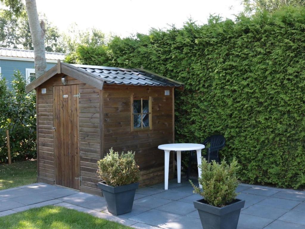 Tidy Chalet With A Microwave, Near The Wadden Sea Villa Tzummarum Esterno foto